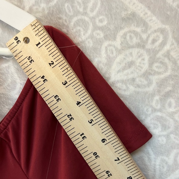 MAROON RED TOP TIE STRAP ROUCHED CLEVAGE OFF COLD SHOULDER TORRID 3 3X EUC PLUS - Picture 9 of 9